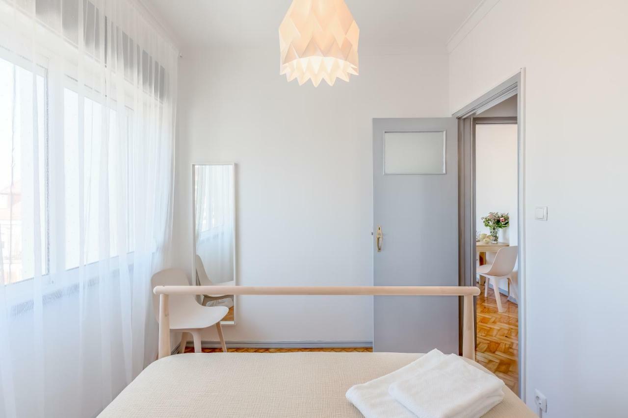 Renovated Sunny Apartment With Amazing Sunset Balcony , By Timecooler Lisboa المظهر الخارجي الصورة